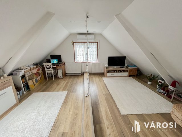 Eladó családi ház, Szentendrén 164.9 M Ft, 7+2 szobás
