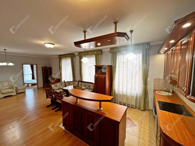 Eladó téglalakás, Debrecenben 79.9 M Ft, 3+1 szobás