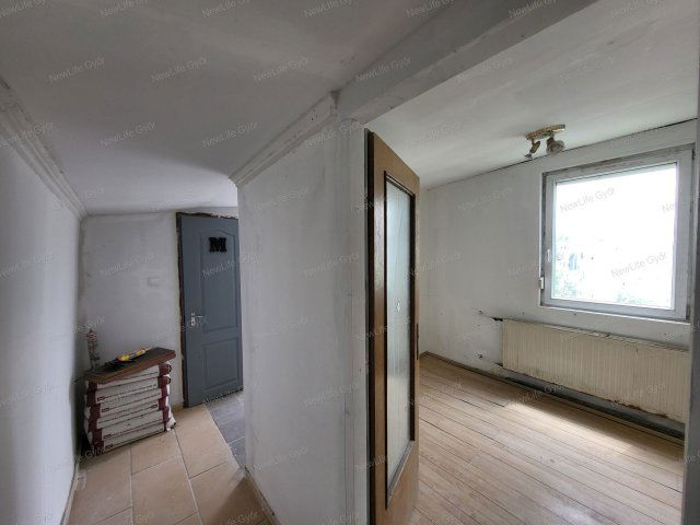 Eladó családi ház, Győrött 24 M Ft, 3 szobás