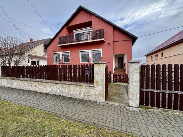 Eladó családi ház, Ugodon 53.9 M Ft, 4 szobás