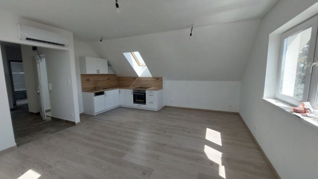 Eladó téglalakás, Besnyőn 39.9 M Ft, 2+1 szobás