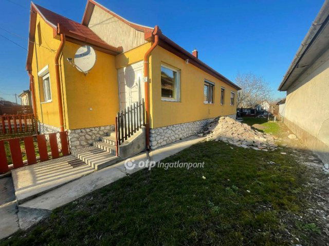 Eladó családi ház, Besenyőtelken 31.5 M Ft, 3 szobás