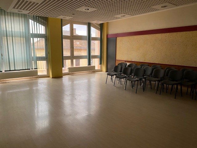 Kiadó iroda, Pécsett, Búza téren 1800 E Ft / hó, 8 szobás