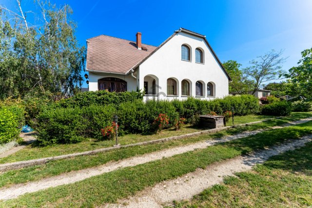 Eladó családi ház, Várpalotán 69.5 M Ft, 4 szobás