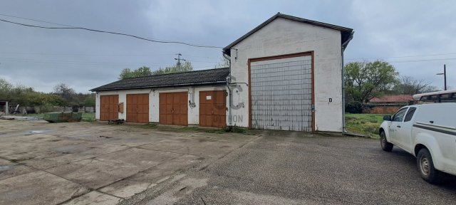 Kiadó ipari ingatlan, Makón 381 E Ft / hó / költözzbe.hu