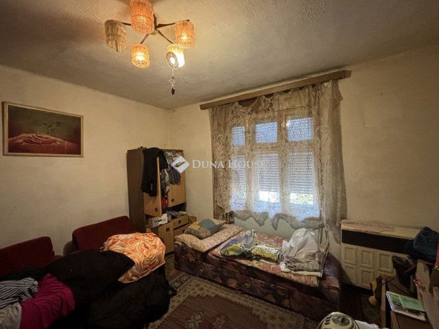 Eladó családi ház, Lábatlanon, Rákóczi Ferenc úton 19.5 M Ft