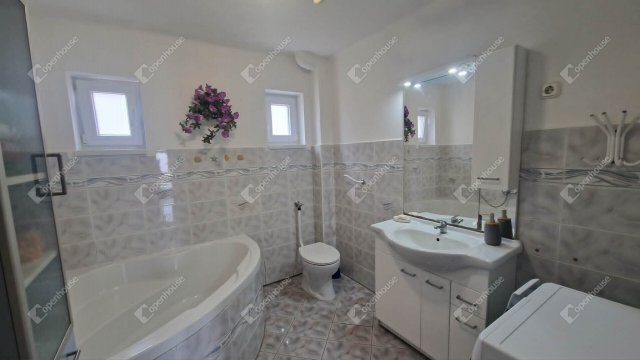 Eladó családi ház, Ácson 84.9 M Ft, 4 szobás