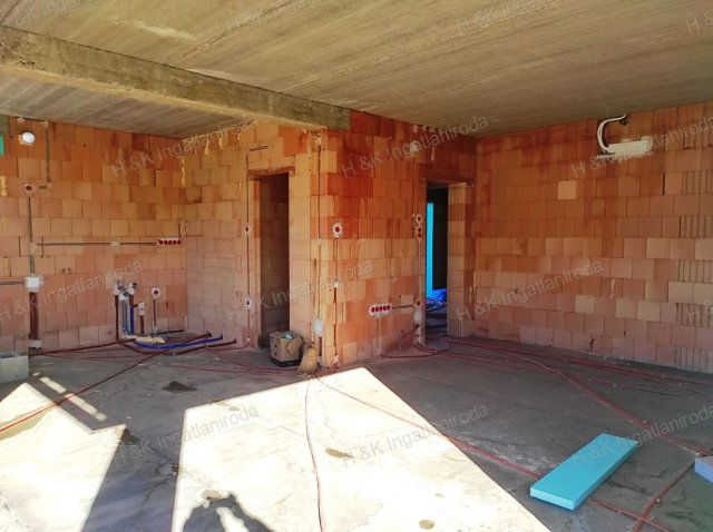 Eladó családi ház, Vácrátóton 154 M Ft, 5 szobás