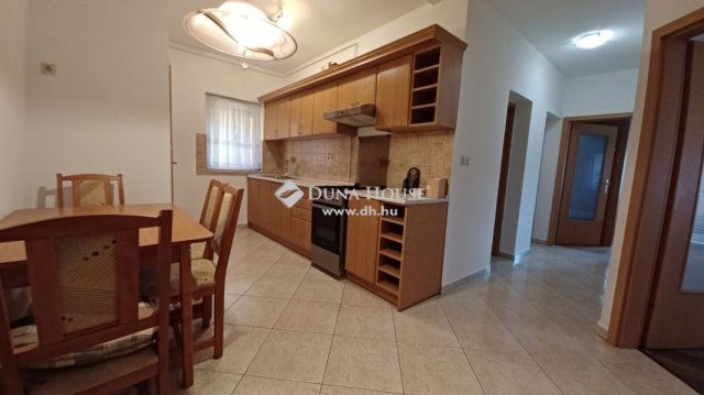 Eladó téglalakás, Balatonfüreden 89.9 M Ft, 3 szobás