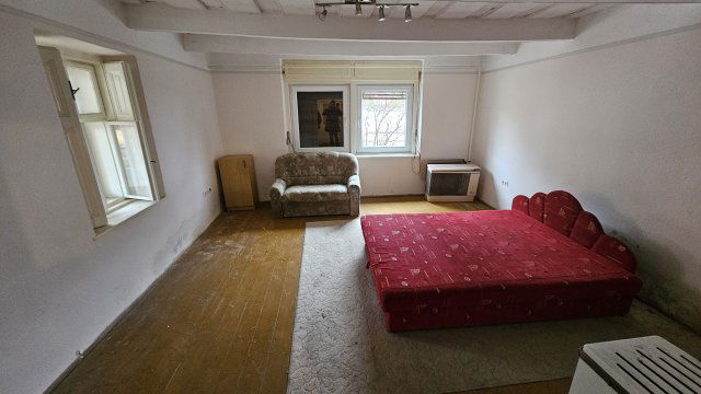 Eladó családi ház, Jászberényben 23.99 M Ft, 2 szobás