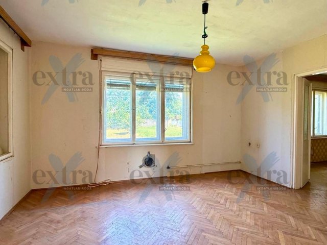 Eladó családi ház, Tataházán 9.5 M Ft, 2 szobás