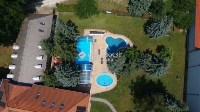 Eladó hotel, Gödön 1050 M Ft, 21 szobás / költözzbe.hu