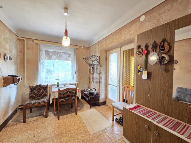 Eladó családi ház, Cegléden 41.5 M Ft, 2 szobás