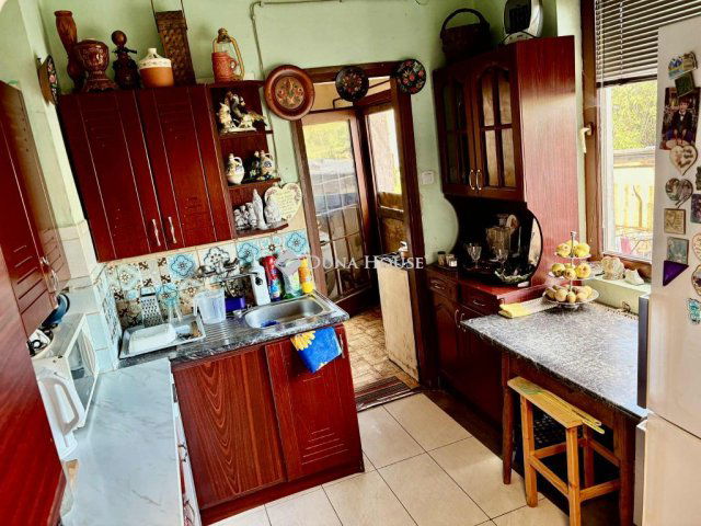 Eladó családi ház, Koroncón 74 M Ft, 5 szobás