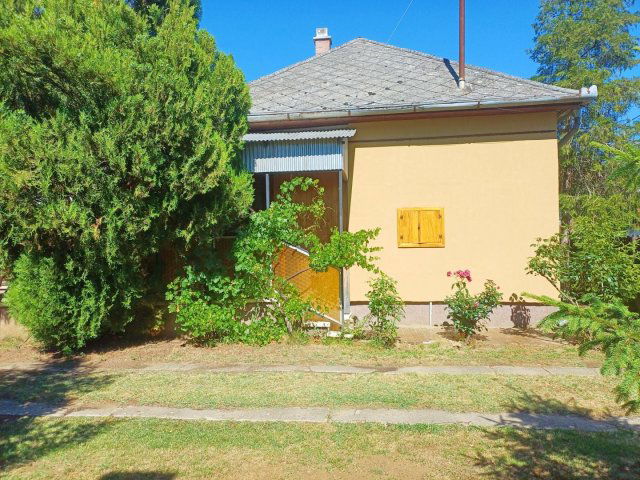 Eladó családi ház, Nyírlugoson 49.5 M Ft, 3 szobás