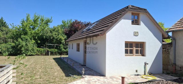 Eladó családi ház, Balatonkenesén 99.9 M Ft, 6 szobás