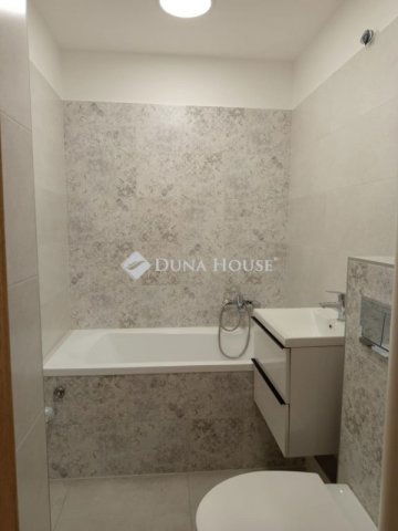 Eladó panellakás, Pécsett 44.9 M Ft, 2 szobás