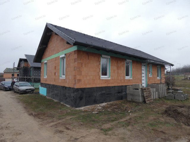 Eladó családi ház, Vácrátóton 86.5 M Ft, 4 szobás