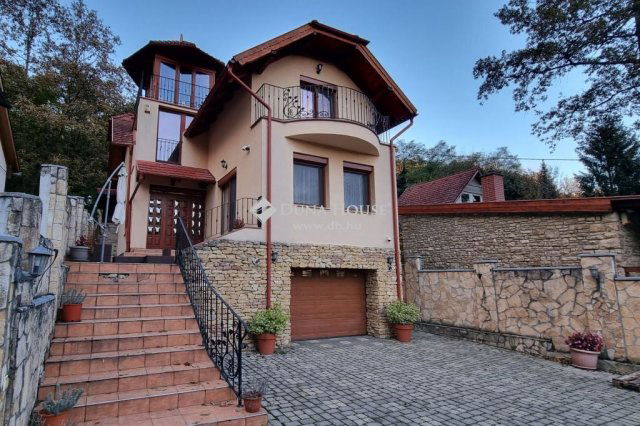 Eladó nyaraló, Komlón 158 M Ft, 9 szobás / költözzbe.hu