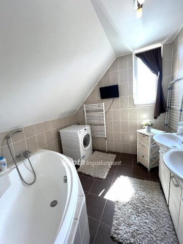 Eladó családi ház, Ráckeresztúron 94.99 M Ft, 5 szobás