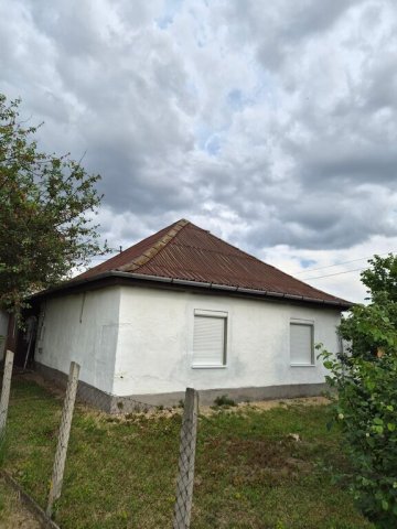 Eladó családi ház, Tiszacsegén 26.5 M Ft, 2+2 szobás