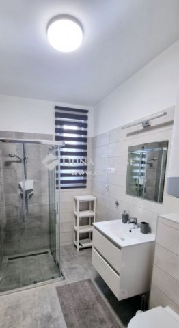 Eladó téglalakás, Siófokon 214 M Ft, 5 szobás