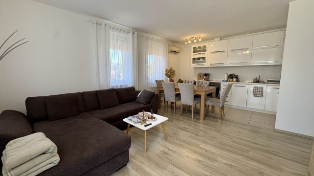 Kiadó téglalakás, albérlet, Debrecenben 250 E Ft / hó, 3 szobás