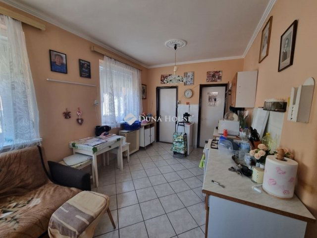 Eladó családi ház, Szigetszentmiklóson 55 M Ft, 2 szobás