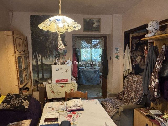 Eladó családi ház, Lábatlanon 19.5 M Ft, 2 szobás