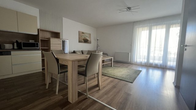 Kiadó téglalakás, albérlet, Debrecenben 280 E Ft / hó, 2 szobás