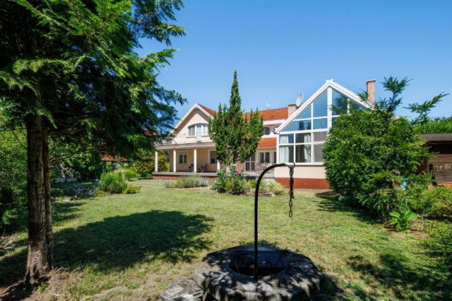 Eladó családi ház, Budaörsön 438.9 M Ft, 7 szobás