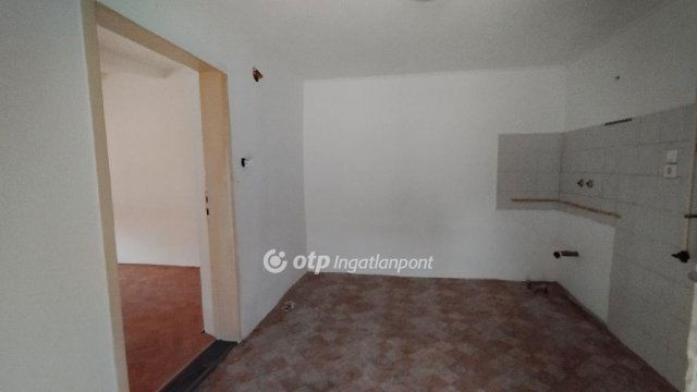 Eladó családi ház, Jászberényben 17.5 M Ft, 1 szobás
