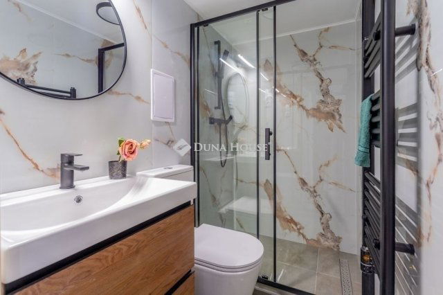 Eladó téglalakás, Budapesten, VII. kerületben 53.9 M Ft