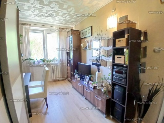 Eladó panellakás, Dorogon 44.5 M Ft, 2 szobás