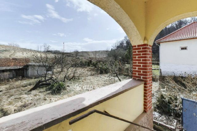 Eladó családi ház, Cereden 16.5 M Ft, 4 szobás