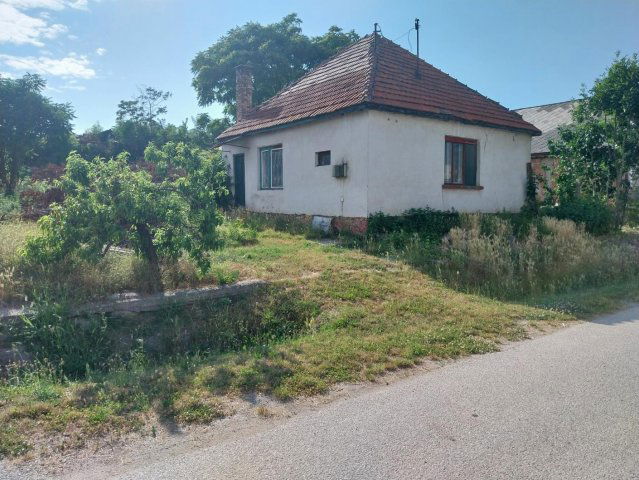Eladó családi ház, Ászáron 10.9 M Ft, 2 szobás