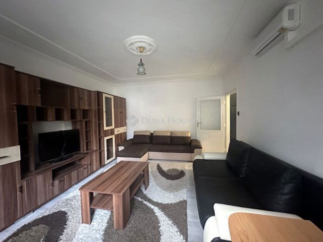 Eladó téglalakás, Nyíregyházán, Bessenyei téren 34.9 M Ft