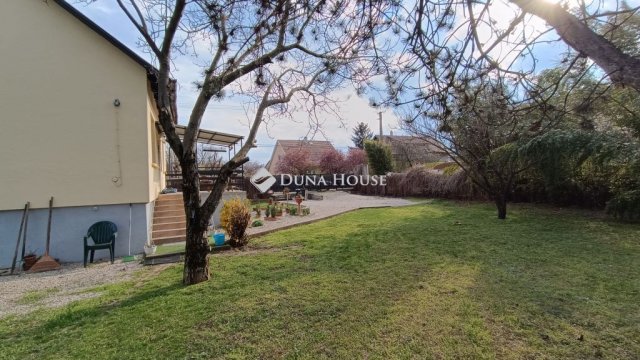 Eladó családi ház, Érden 90 M Ft, 3 szobás