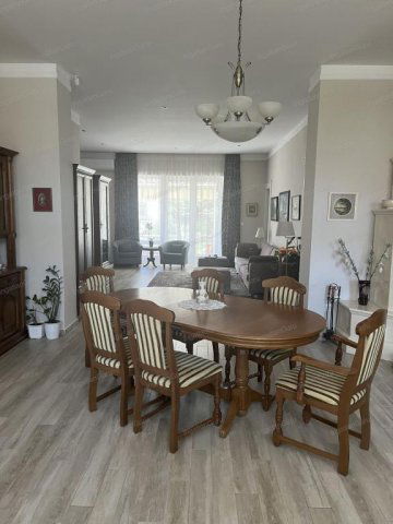 Eladó családi ház, Kecskeméten 220 M Ft, 5 szobás