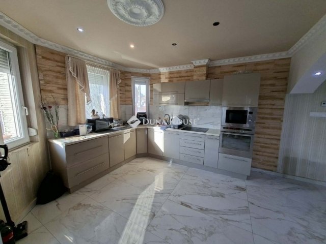 Eladó családi ház, Dunaharasztin 130 M Ft, 4 szobás