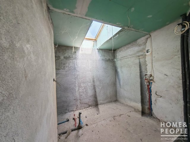 Eladó családi ház, Makón 53.2 M Ft, 7 szobás