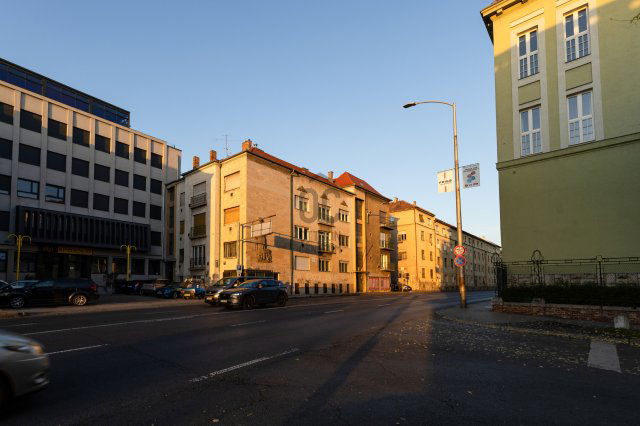 Eladó téglalakás, Pécsett, Rákóczi úton 74.99 M Ft, 4 szobás