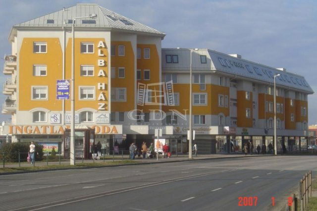 Kiadó garázs, Székesfehérvárott 25 E Ft / hó