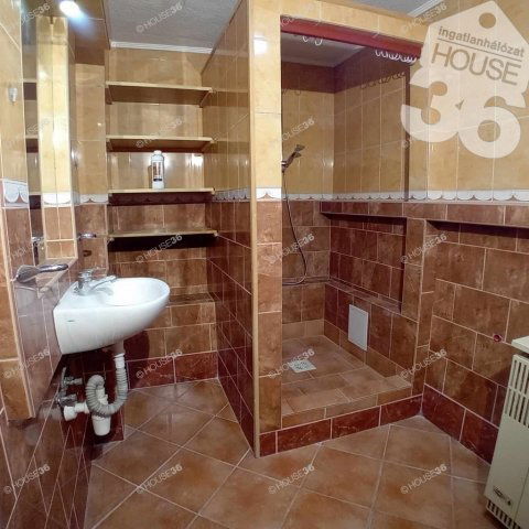 Eladó családi ház, Őcsényen 26.9 M Ft, 3 szobás