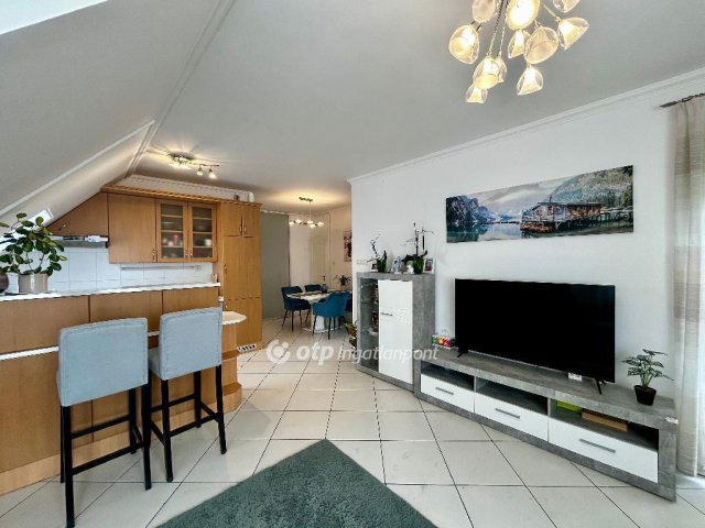 Eladó téglalakás, Debrecenben 77 M Ft, 1+1 szobás