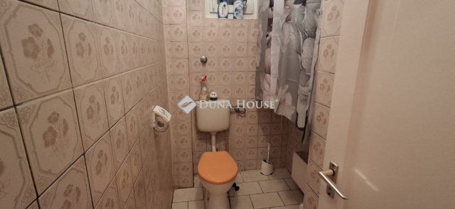 Eladó családi ház, Dunaharasztin 185 M Ft, 7 szobás