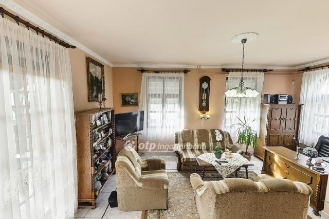 Eladó családi ház, Sarudon 98 M Ft, 3+2 szobás