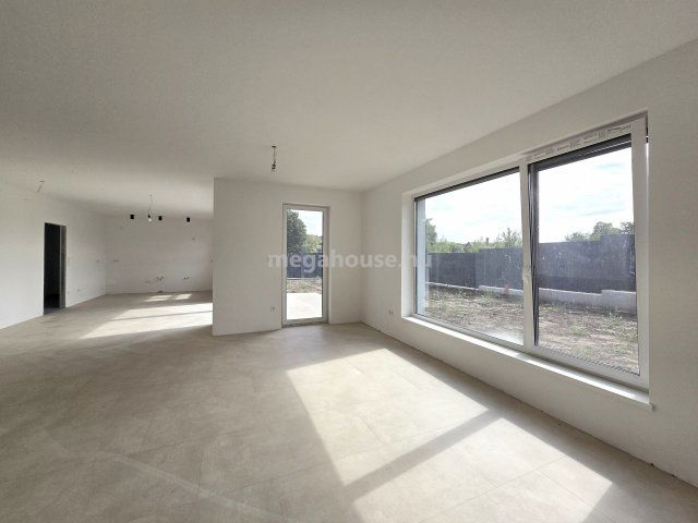 Eladó ikerház, Gyúrón 149.9 M Ft, 5 szobás