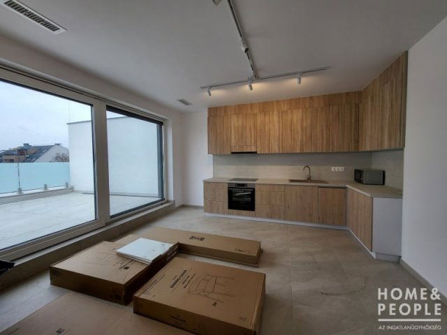 Eladó téglalakás, Szegeden 108.999 M Ft, 3 szobás