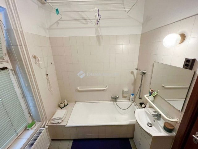 Eladó családi ház, Székesfehérvárott 159.9 M Ft, 4 szobás